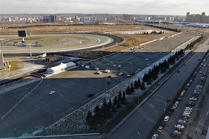 File:Сохранившаяся часть взлётно-посадочной полосы бывшего аэропорта Казань-2.JPG