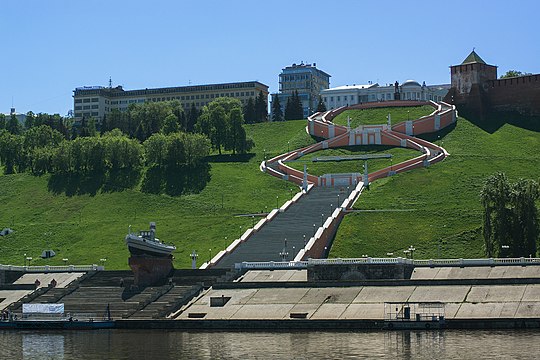 Чкаловская сейчас. Чкаловская лестница Нижний Новгород. Памятник Чкалову и Чкаловская лестница в Нижнем Новгороде. Чкаловская лестница памятник Чкалову. Чкаловская лестница Нижний Новгород с Волги.