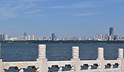 Lago orientale con vista su Wuchang