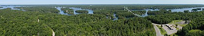 Vista panorâmica a noroeste das 1000 Islands Tower, Parque Nacional Ilhas St. Lawrence, Ontário, Canadá (definição 28 000 × 5 000)