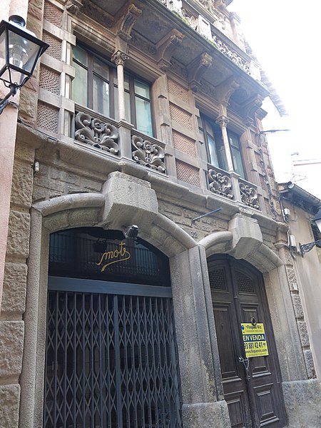 File:134 Edifici al carrer de Cardona, 12 (Vic).jpg