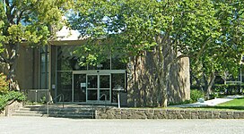 स्टैनफोर्ड रिसर्च पार्क, पालो ऑल्टो, कैलिफोर्निया में फेसबुक के पिछले मुख्यालय का प्रवेश द्वार