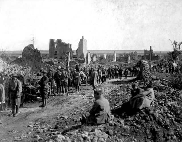 Men of the 18th Machine Gun Battalion passing through St. Baussant in advance upon St. Mihiel, September 13, 1918.