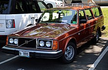 1976-1977 Volvo 265 DL wagon with American-market quad round sealed beam headlamp configuration, as used until 1980 on some models 1976-77 Volvo 265 DL in Greenwich.jpg