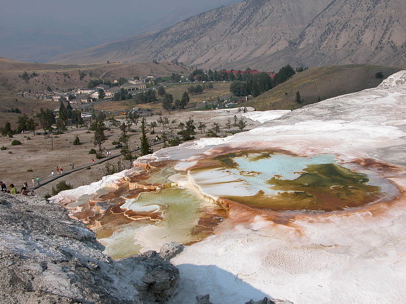 File:2003-08-19 View from Mammoth Hot Springs main terrace.jpg
