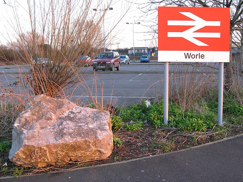 File:2008 at Worle station - entrance.jpg