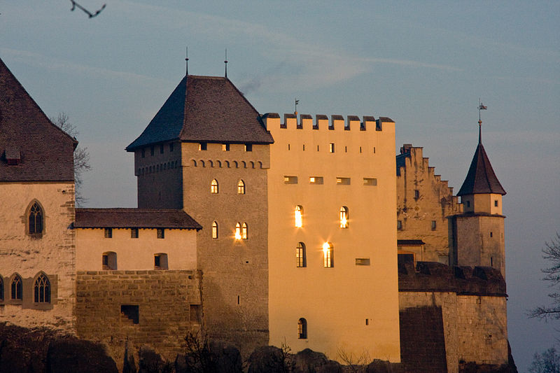 File:201102 Schloss Lenzburg am Morgen 005.jpg