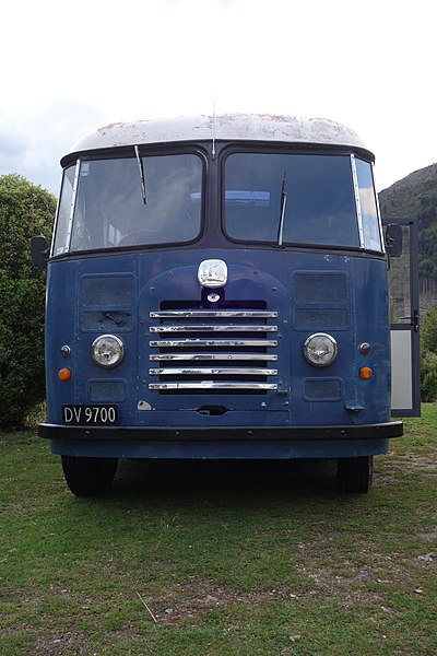 File:2018 Bedford Bus at Closeburn, New Zealand.jpg