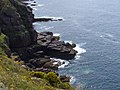 Cap Frehel-Über 70m ragt das aus rotem Sandstein und schwarzen Schiefer bestehende Cap Frehel aus dem Meer empor-Cote de Emeraude,Village Plevenon.