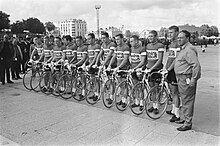 51ste Tour de France 1964, Flandriaploeg met Huub Zilverberg (geheel rechts), Bestanddeelnr 916-5788.jpg