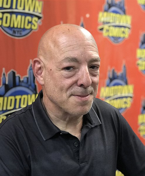 Bendis at Midtown Comics in 2019