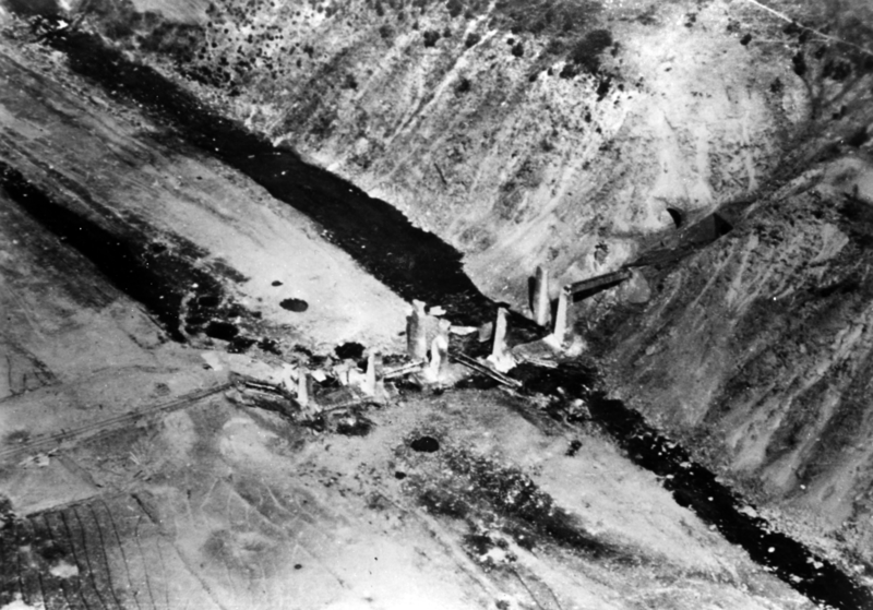 File:80-G-687598 "Carlson's Canyon" Bridge Attacks, March-April 1951.png