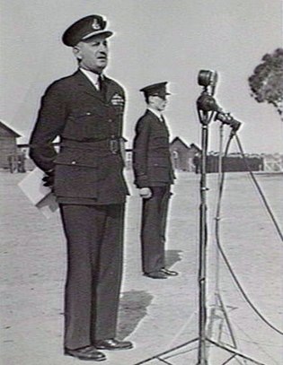 Air Commodore Cole, inaugural AOC Central Area, addressing Empire Air Training Scheme pupils, August 1940 AIRCDRE Adrian Cole 1940 (AWM 002866).JPG