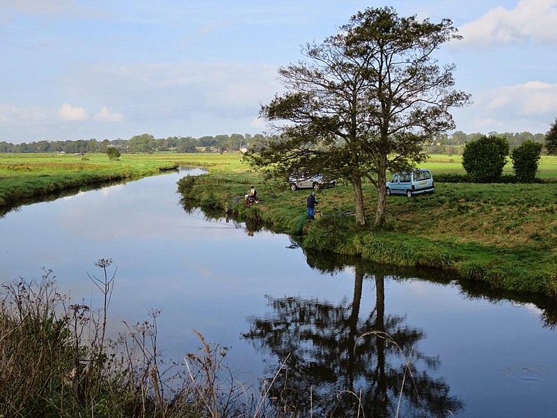 File:A Glassy river with fishermen - panoramio.jpg