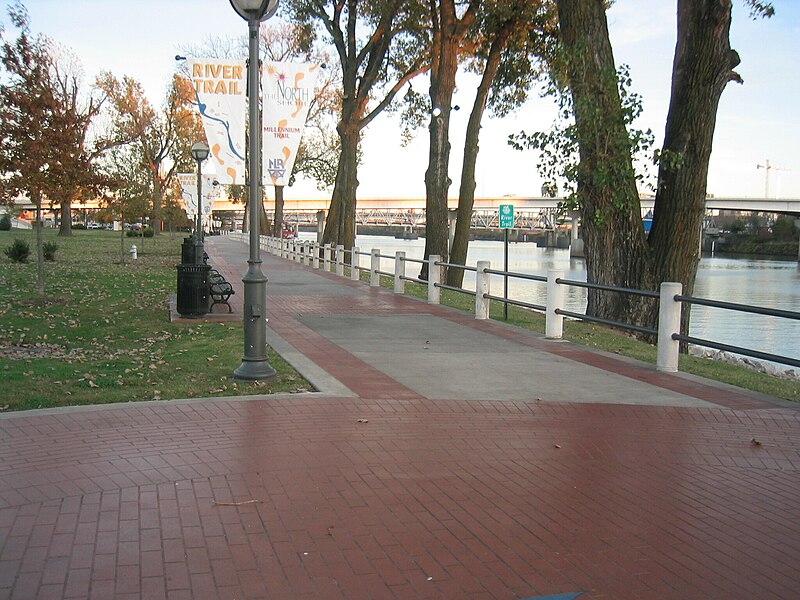 File:A tree-lined recreational trail along the Arkansas River in North Little Rock, Arkansas (06b6ca3d-0656-4cce-ac0f-29f7e8708ed7).JPG