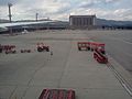 Aeroporto Internacional de São Paulo-Guarulhos - Removendo a bagagem do Avião (6).jpg