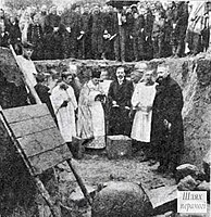 Wmurowanie kamienia węgielnego w 1907 roku, na zdjęciu widoczny Aleksander Jan Lubański