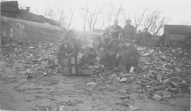 File:Allied soldiers making a fire (11469972935).jpg