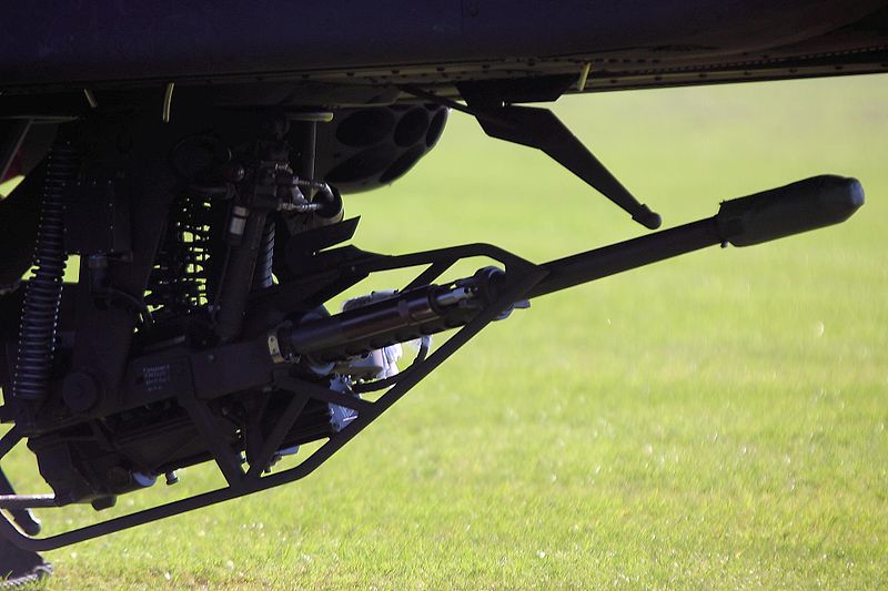 File:Apache M230 Chaingun - Duxford Autumn Airshow 2010 (5075721576).jpg