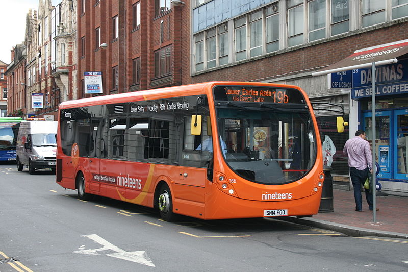 File:Au Morandarte Flickr Reading Buses 166 on Route 19b, Reading Station (14613649009).jpg