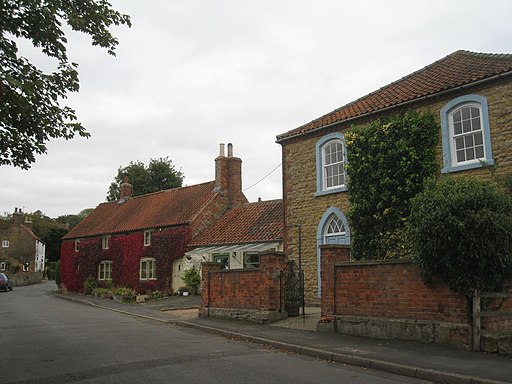 Autumn colour in Tealby - geograph.org.uk - 3174799