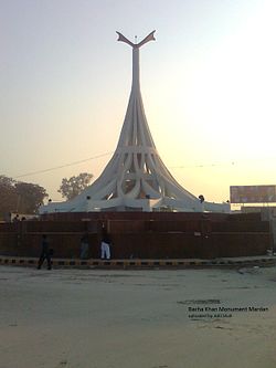 Tugu Bacha Khan di Dataran Kolej Mardan.