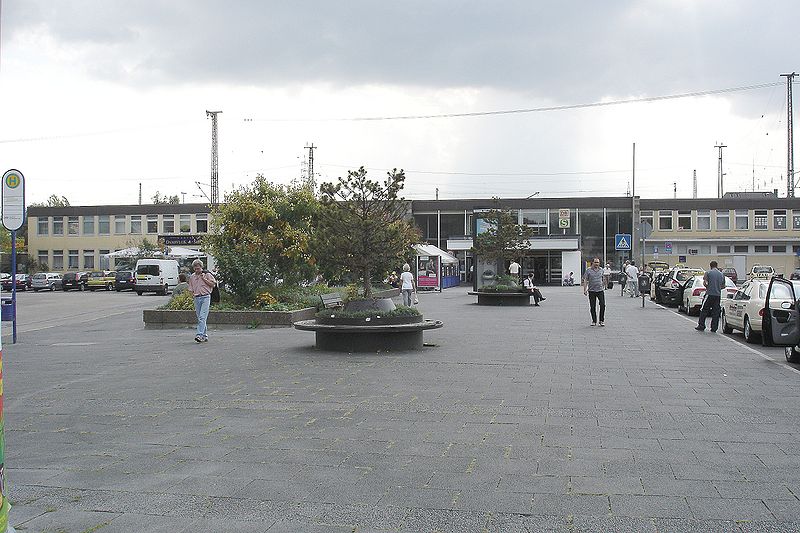 File:Bahnhof-hanau002.jpg