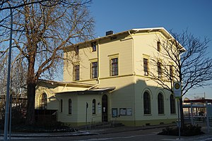 Bahnhof Kleinenbroich: Lage, Geschichte, Bahnhofsgebäude