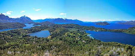 ไฟล์:Bariloche Lakes.jpg (25092257941).jpg