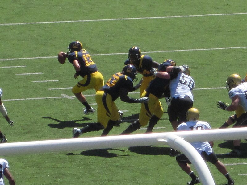 File:Bears on offense at Colorado at Cal 2010-09-11 40.JPG