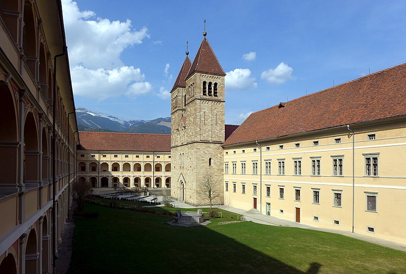 File:Benediktinerabtei Seckau, Äußerer Klosterhof.jpg