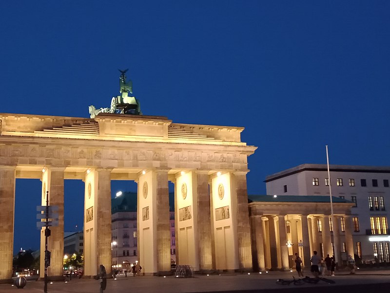 File:Berlinale Summer Special - Stimmung Brandenburger Tor 2.jpg