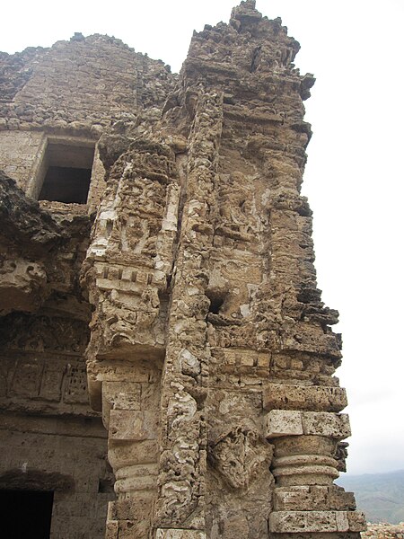 File:Bilot Fort Temple - Stone work 1.jpg