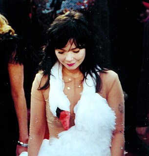 <span class="mw-page-title-main">2001 in red carpet fashion</span> Overview of the events of 2001 in red carpet fashion