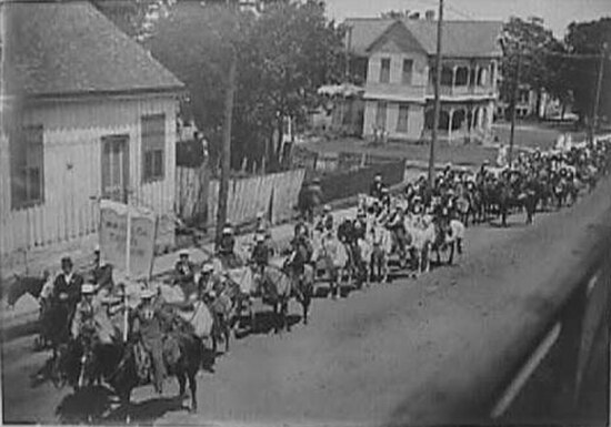 Washington County Boys' Corn Club mounted and in parade, 1910