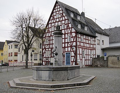 So kommt man zu dem Lahn-Marmor-Museum mit den Öffentlichen - Mehr zum Ort Hier