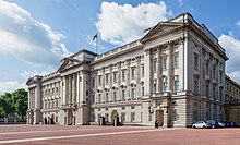 The east wing public facade of Buckingham Palace was built between 1847 and 1850; it was remodelled to its present form in 1913. Buckingham Palace from side, London, UK - Diliff.jpg