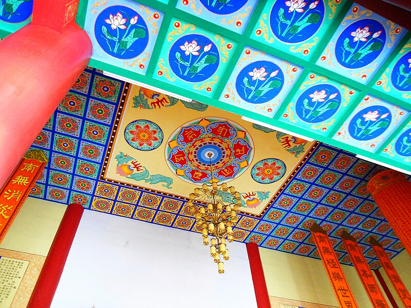 File:Buddhist nunnery in Lingshan, Hainan - 11.JPG