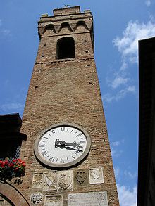 Torre campanaria, Uhr- und Glockenturm des Palazzo Podestarile (Palazzo Pretorio)