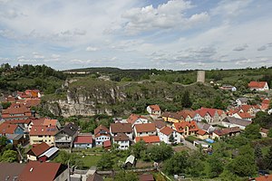Burgruine Hohenfels - Ansicht des Felsrigels der Burg Hohenfels aus südlicher Richtung (April 2012)