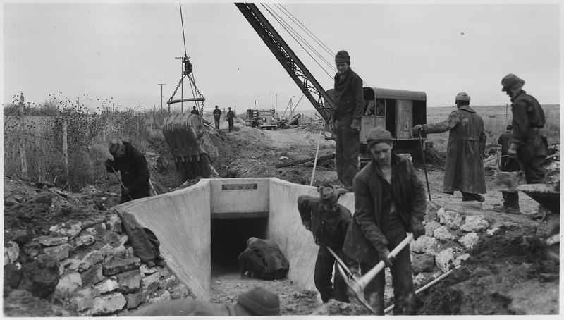 File:CCC Camp BR-23 & 71-372 Uncompahgre Project, Montrose, Colorado, Photo showing backfilling around completed concrete... - NARA - 293513.tif