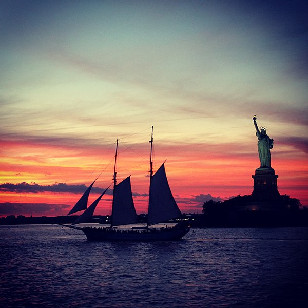 File:CLIPPER CITY & Statue of Liberty.jpg