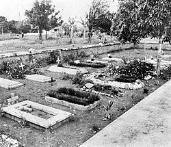 COLLECTIE TROPENMUSEUM De begraafplaats van het vrouwenkamp Kampili nabij Makassar Zuid-Celebes TMnr 10016617.jpg