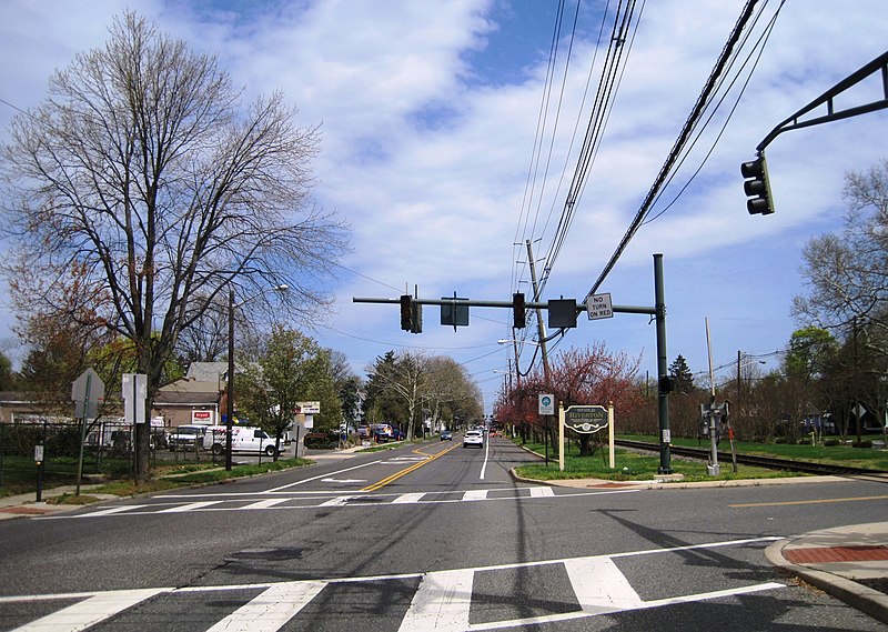 File:CR 543 NB, entering Riverton, April 2022.jpg