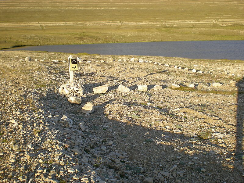 File:Car park at Mount Pelly.jpg