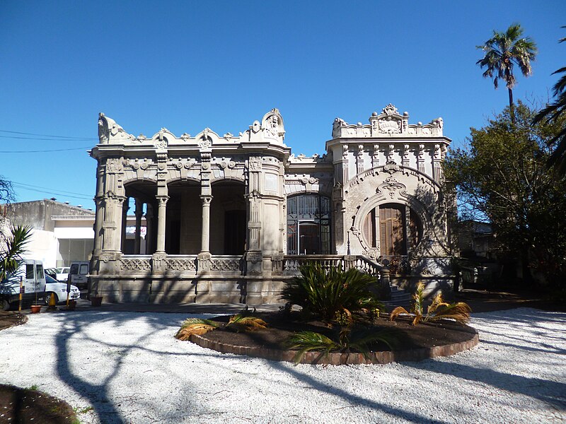 File:Casa quinta en calle Burgues, barrio Atahualpa, detalle.JPG