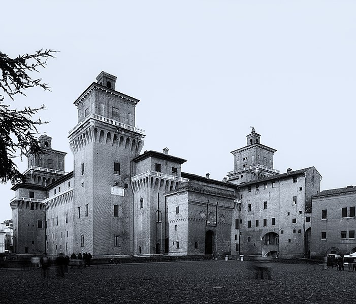 File:Castello estense by Michele Bui.jpg