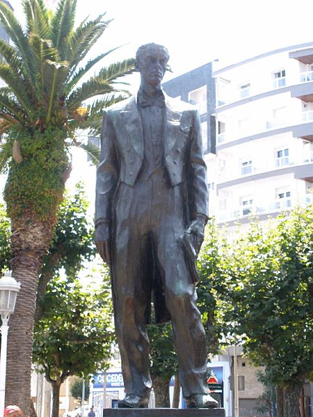 File:Castro Urdiales - Monumento a Ataúlfo Argenta 2.jpg