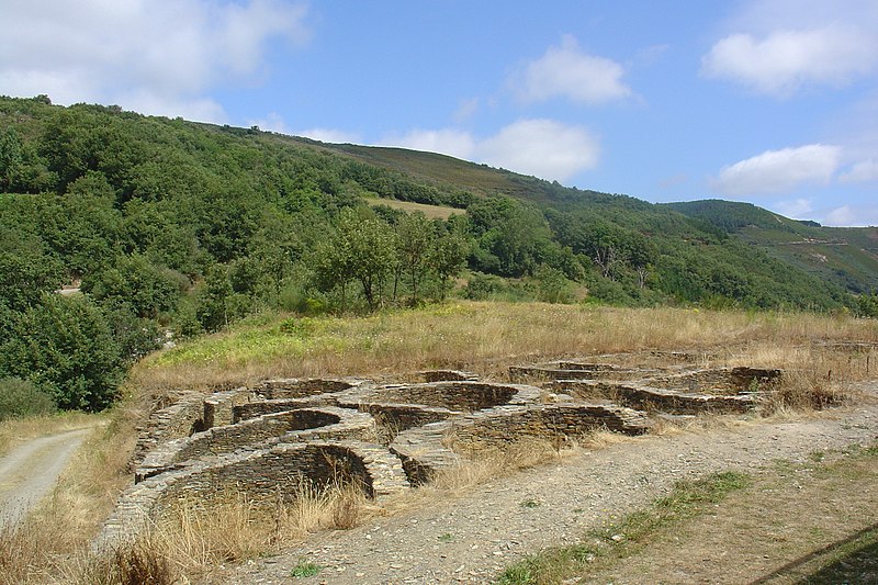 File:Castro de Santa María - Cervantes - 2007 - panoramio (2).jpg