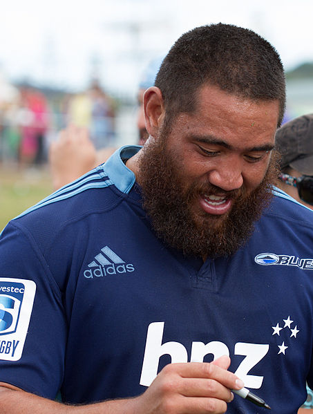 File:Charlie Faumuina 2013.jpg